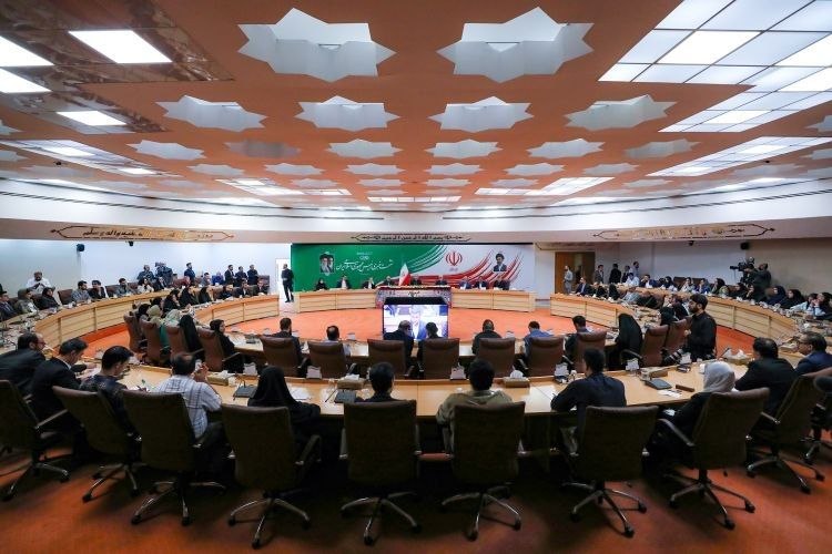 پزشکیان: آمریکا، اسرائیل و تحلیلگران آنها خودشان میدانند که دیگر با جنگ و موشک نمیتوان یک کشور را تسلیم و وادار به پذیرش خواستهها کرد، اما با