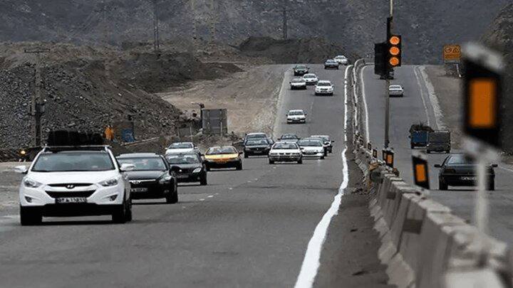 Moderate traffic on 6 national routes