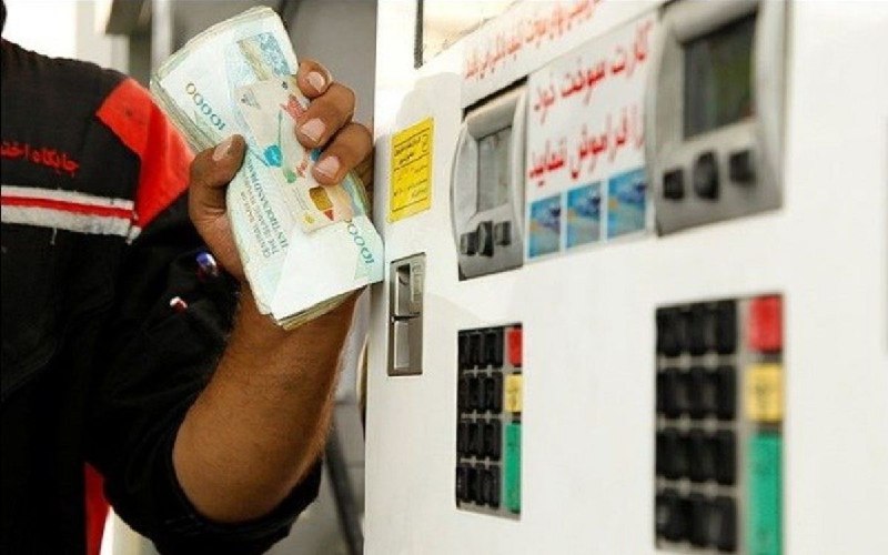 در گفت گو با دیده بان ایران مطرح شد؛ 🗣 سخنگوی اتحادیه صادرکنندگان فرآوردههای پتروشیمی: 🔴 واردات بنزین تقریبا غیرممکن شد 🔴 ۲۰ میلیون لیتر بنزین در