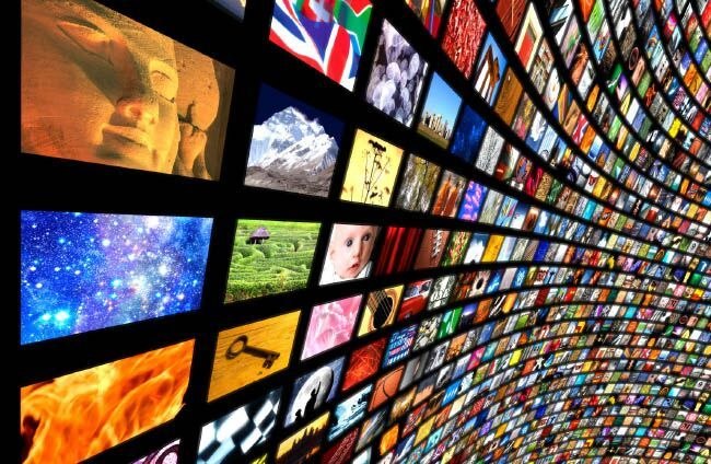 حضور سردار وحیدی در صف اول نماز