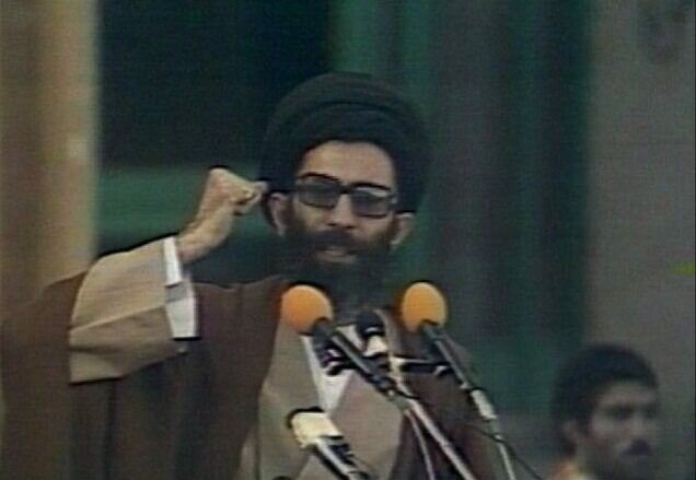 آیتالله علی خامنهای: یکی از تاسفهای بزرگ زندگی من تقسیم مبارزات به سیاسی و روشنفکری بود
