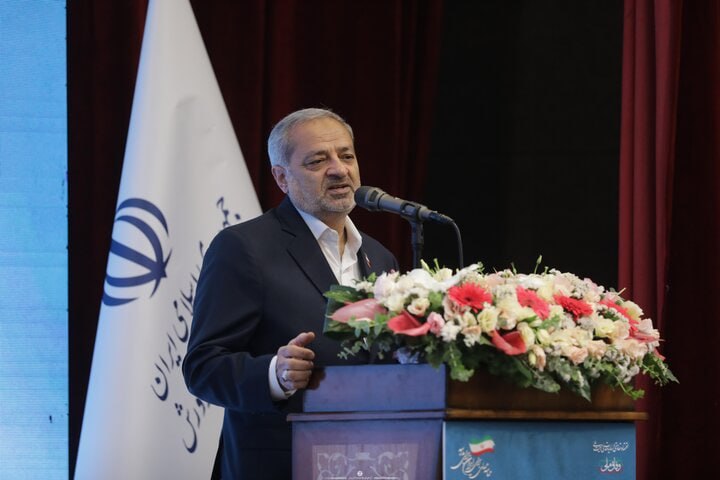 هدف دشمن ایجاد شکاف میان دولت و ملت است وزیر آموزش و پرورش با تأکید بر ضرورت تبیین دستاوردهای دولت گفت: هدف اصلی دشمن در جنگ شناختی، تسخیر اذهان و ایجاد شکاف میان دولت و ملت است