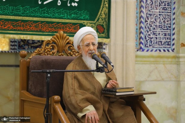 Grand Ayatollah Javadi Amoli: No whip is more painful than poverty