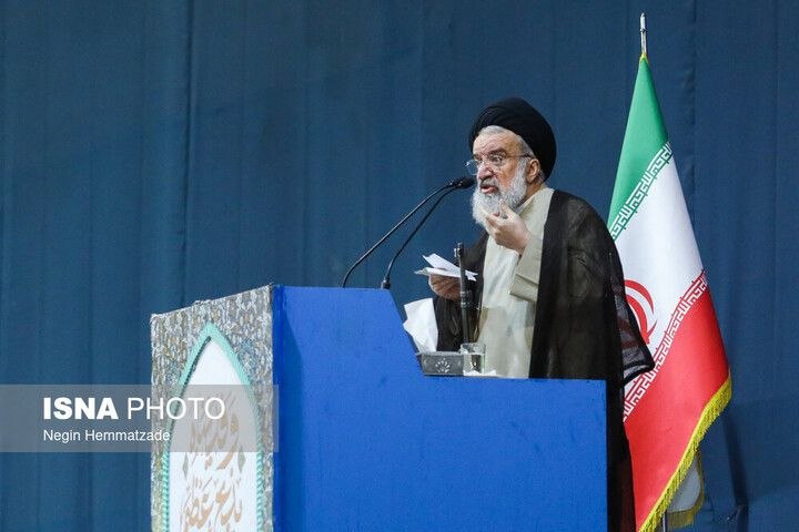 امام جمعه موقت تهران: هیچ جناح و گروهی نباید موفقیتهای جنگ را به خود نسبت دهد