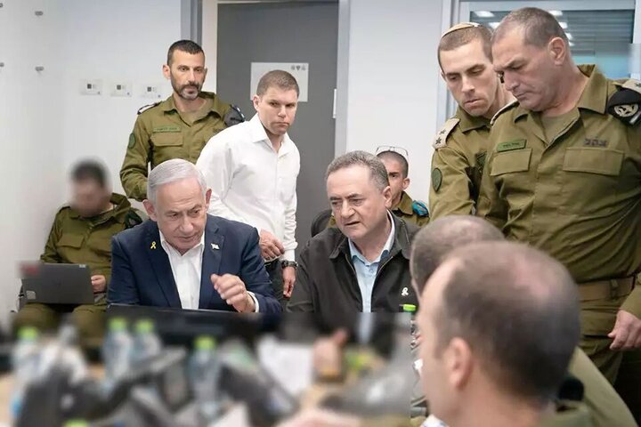 شبکه ۱۲ تلویزیون رژیم صهیونیستی به نقل از یک مقام ارشد این رژیم: دولت آمریکا، تلآویو را از جزئیات مذاکرات با ایران مطلع نمیکند و اسرائیل اطلاعات