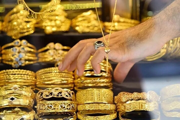 Gold price per ounce decreased by 0.33% to $4039.60