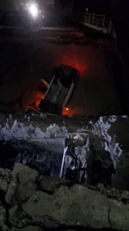 Two Cars Fell into a Pit After Hormozgan Province Bridge on Minab-Rudhan Route Was Targeted