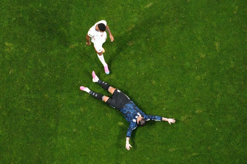 Messi Surrounded by Englishmen: Tuchel's New Tactic