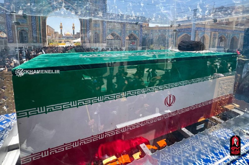 Image of Ayatollah Ruhollah Khomeini at Imam Ali Shrine